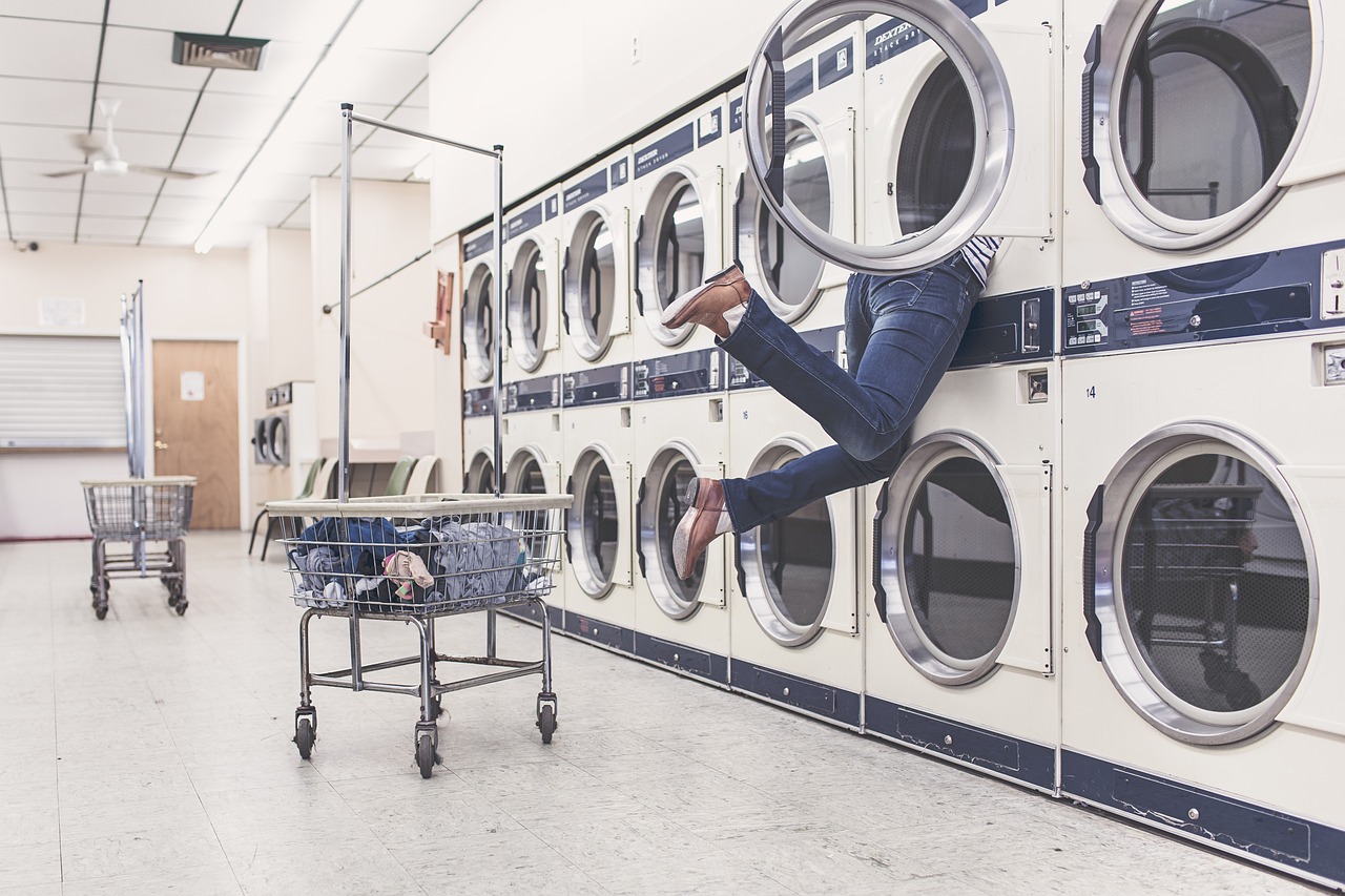 Person holding a basket of freshly folded, clean laundry